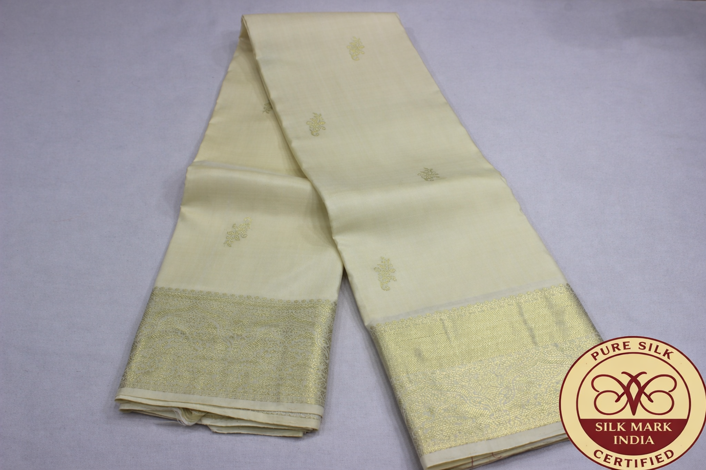 Classic ivory cream shade Pure Handloom Kanjivaram Silk Saree .
