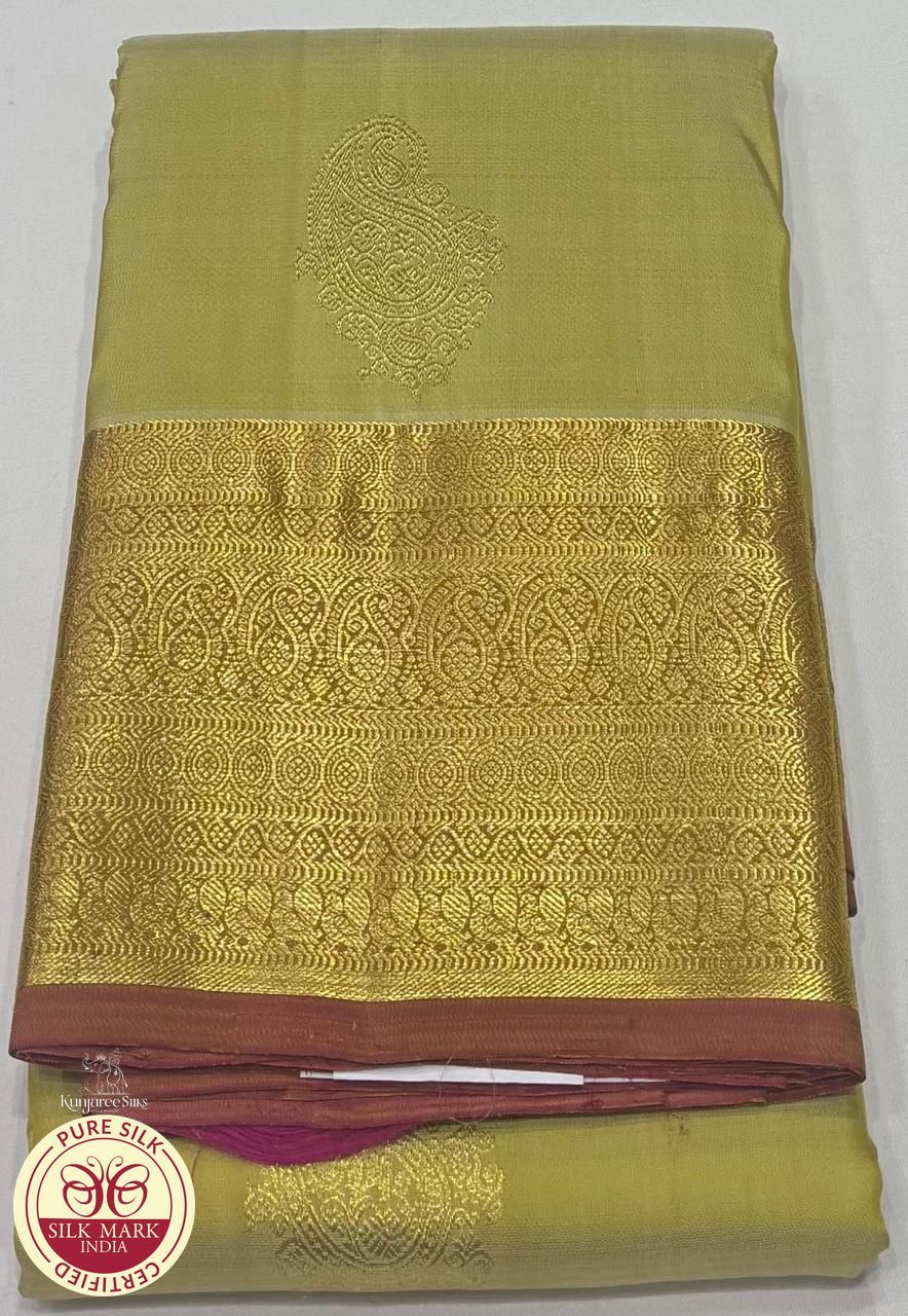 Dual- tone Cream Gold & Hot Pink colour Pure Silk Kanjivaram Saree.