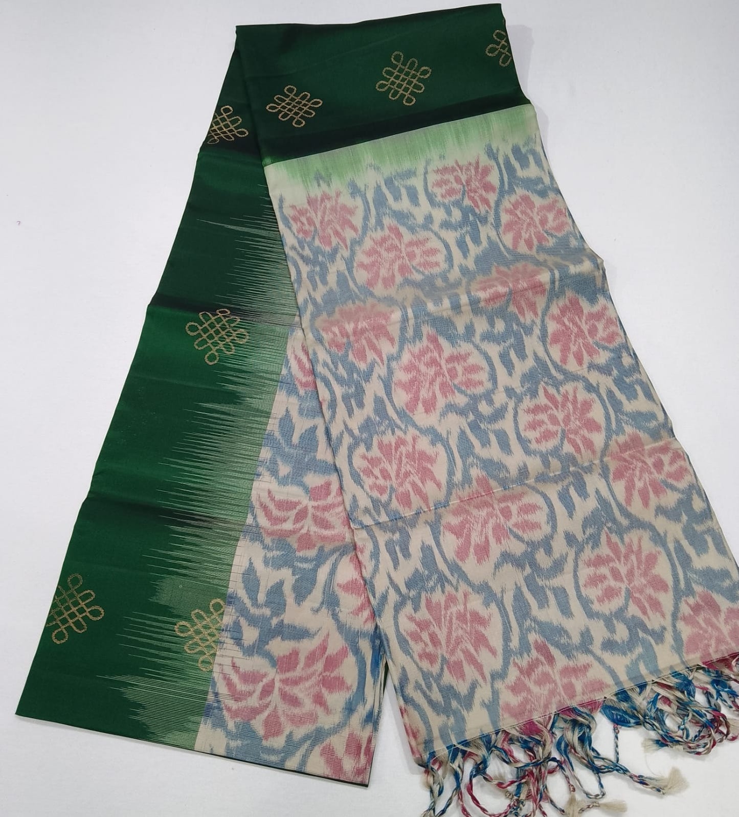 Pure Handloom Silk Pochampally Saree – Bottle Green Body with Floral Ikat Pallu