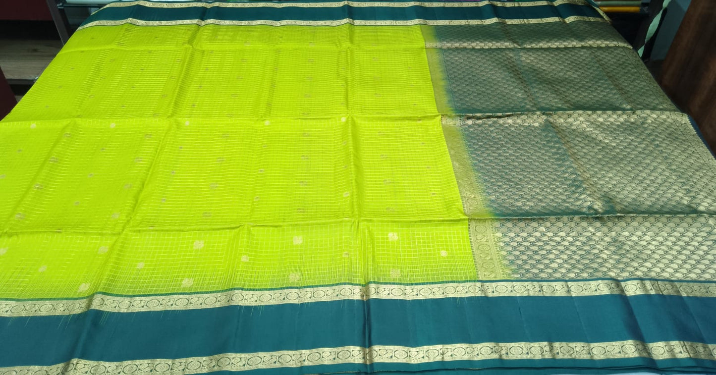 Elegant Lime Green & Bottle Green Pure Silk Handloom Saree with Antique Gold Zari Pallu