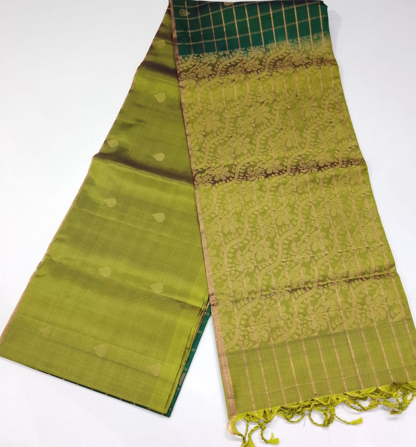Elegant Bottle Green & Lemon Green Pure Silk Handloom Saree with Silver Zari Weaving