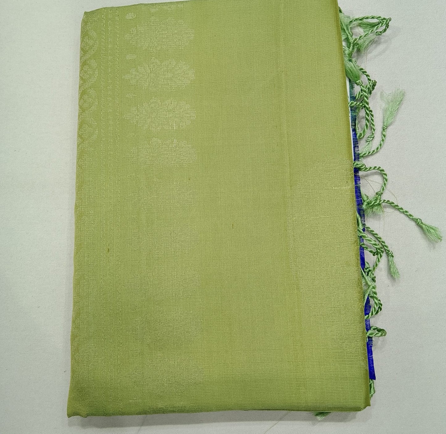 Pure Handloom Borderless Soft Silk Saree – Pistachio Green Elegance