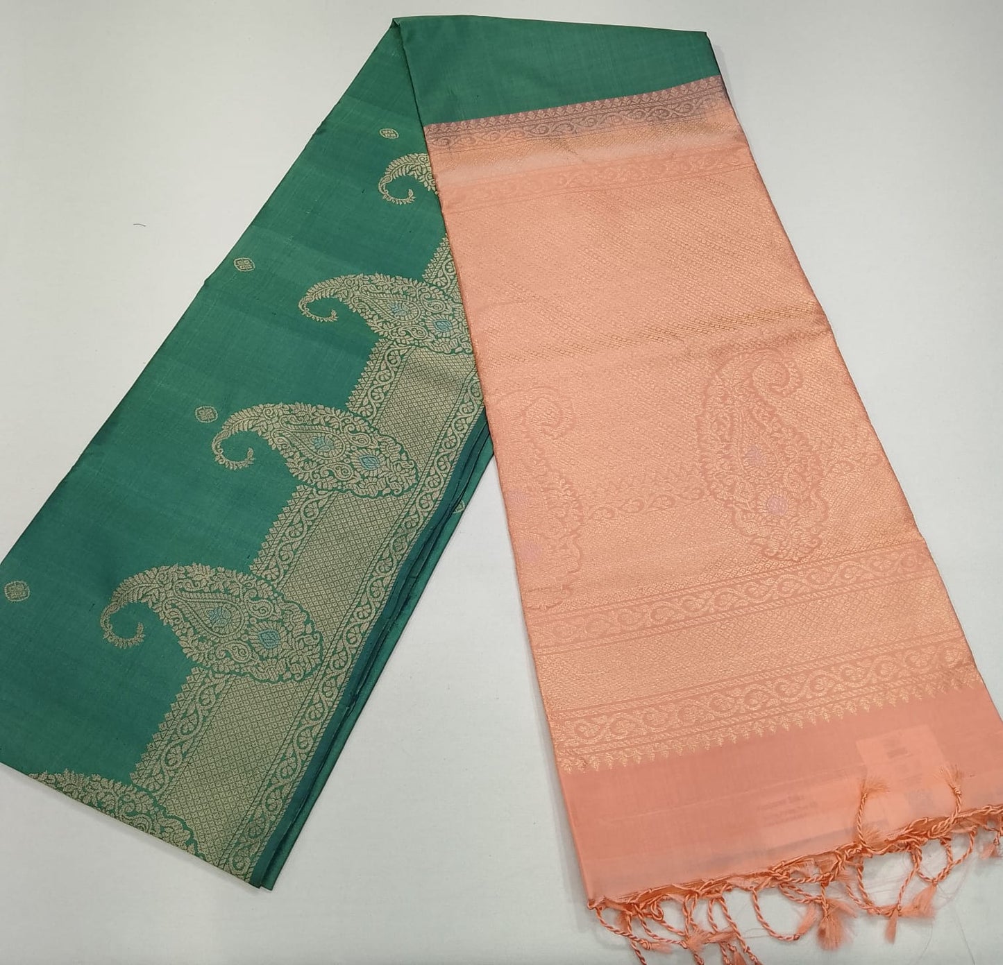 Pure Handloom Soft Silk Saree – Emerald Green with Antique Peach Gold Zari Border & Designer Pallu