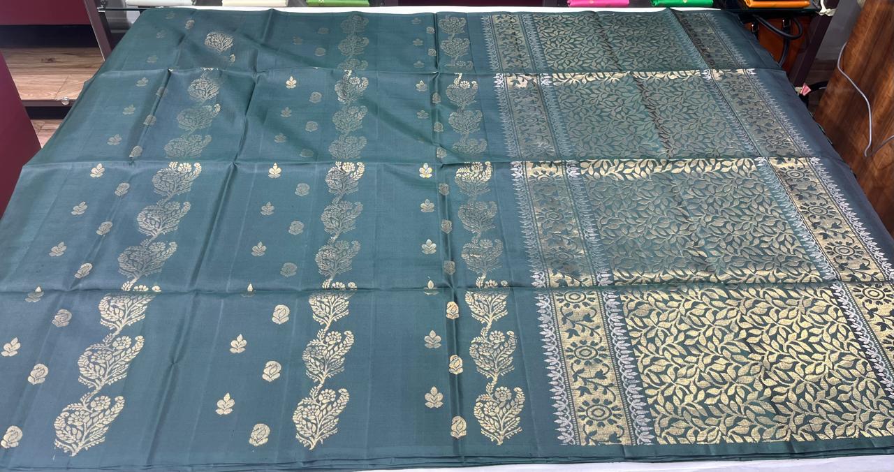 Pure Handloom Soft Silk Bottle Green Saree with Antique Gold Zari Floral Pallu-Borderless