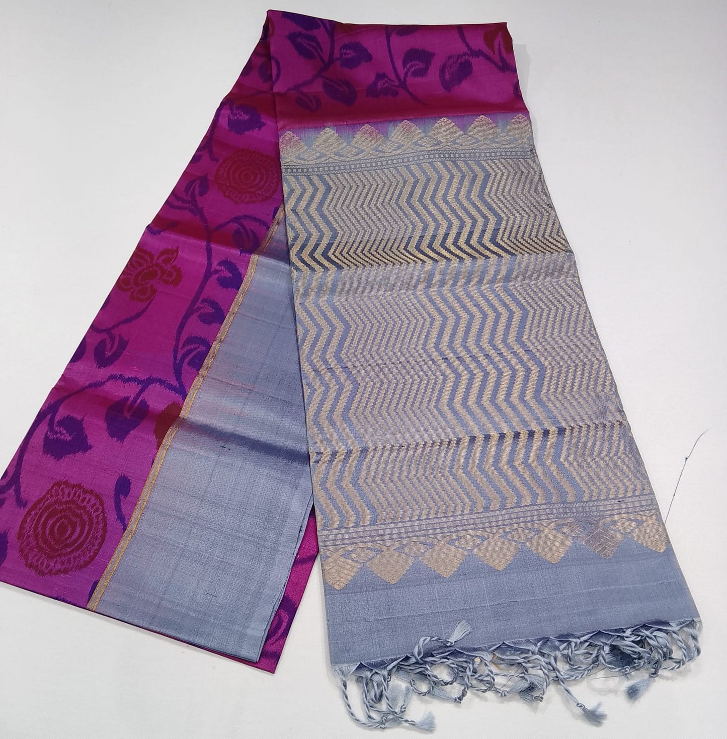 Pure Silk Handloom Pochampalli Ikkat Border Saree – Pink & Silver Grey Floral Elegance