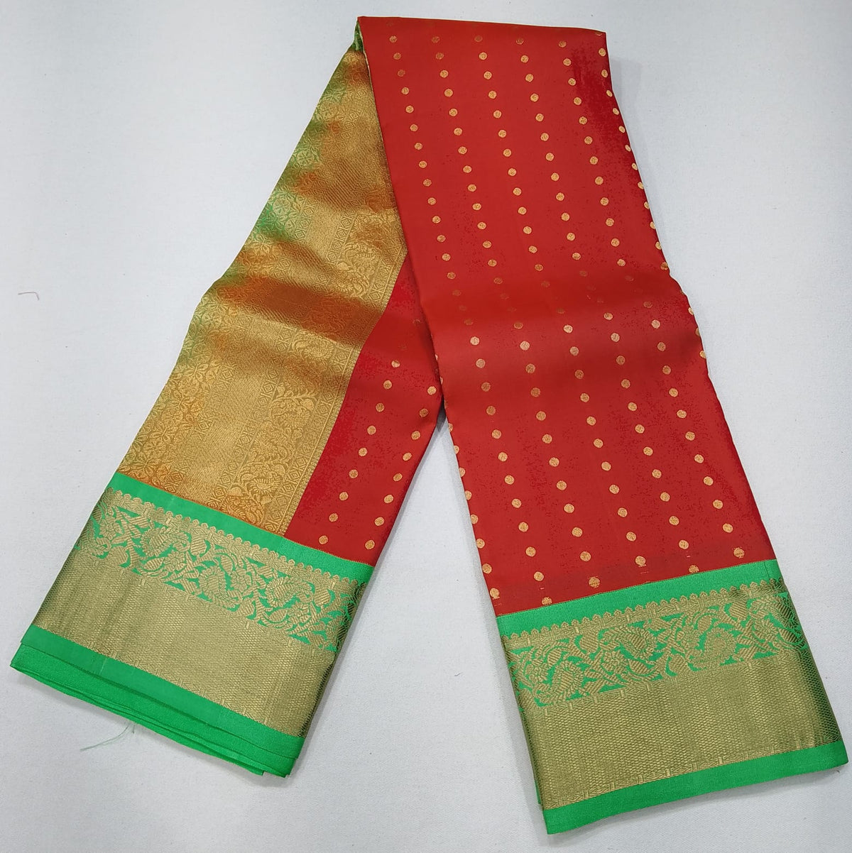 Pure Kanjivaram Silk Saree – Dual-Shade Coral Red & Orange-Red with Parrot Green  Korvai Zari Border