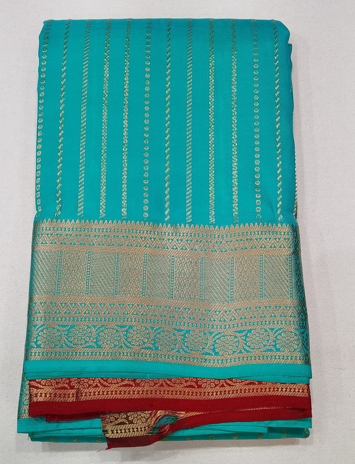Pure Kanjivaram Handloom Silk Saree in Turquoise Blue with Maroon Pallu and Antique Gold Zari