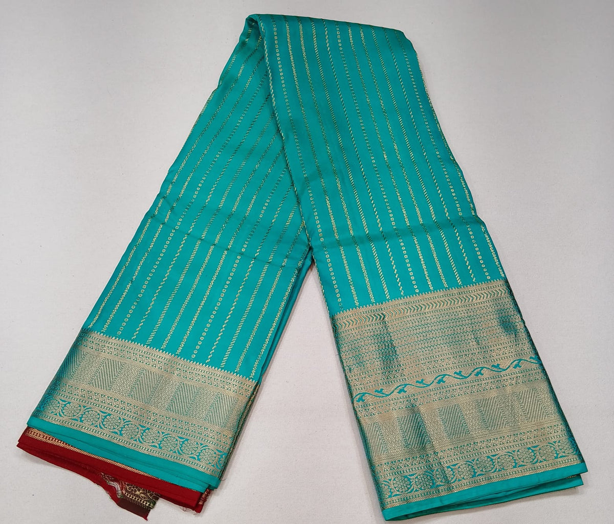 Pure Kanjivaram Handloom Silk Saree in Turquoise Blue with Maroon Pallu and Antique Gold Zari