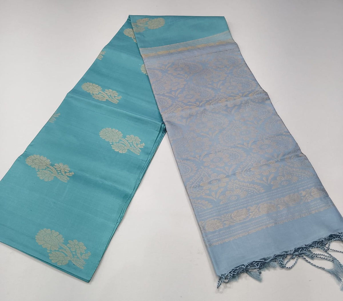 Pure Handloom Soft Silk Borderless Saree in Turquoise Blue with Powder Blue Pallu