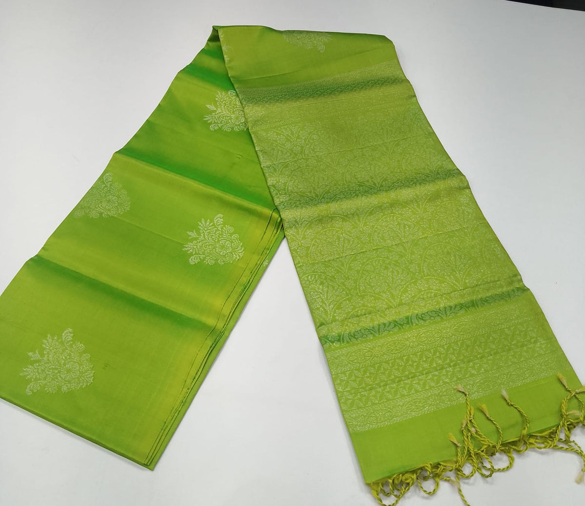 Pure Handloom Soft Silk Borderless Dual- tone Saree in Lime Green with Gold Woven Motifs