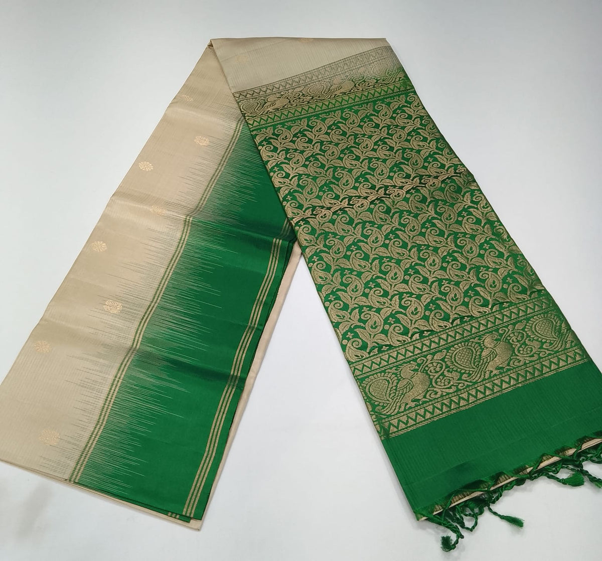 Pure Handloom Soft Silk Cream Saree with Emerald Green Zari Border & Rich Pallu